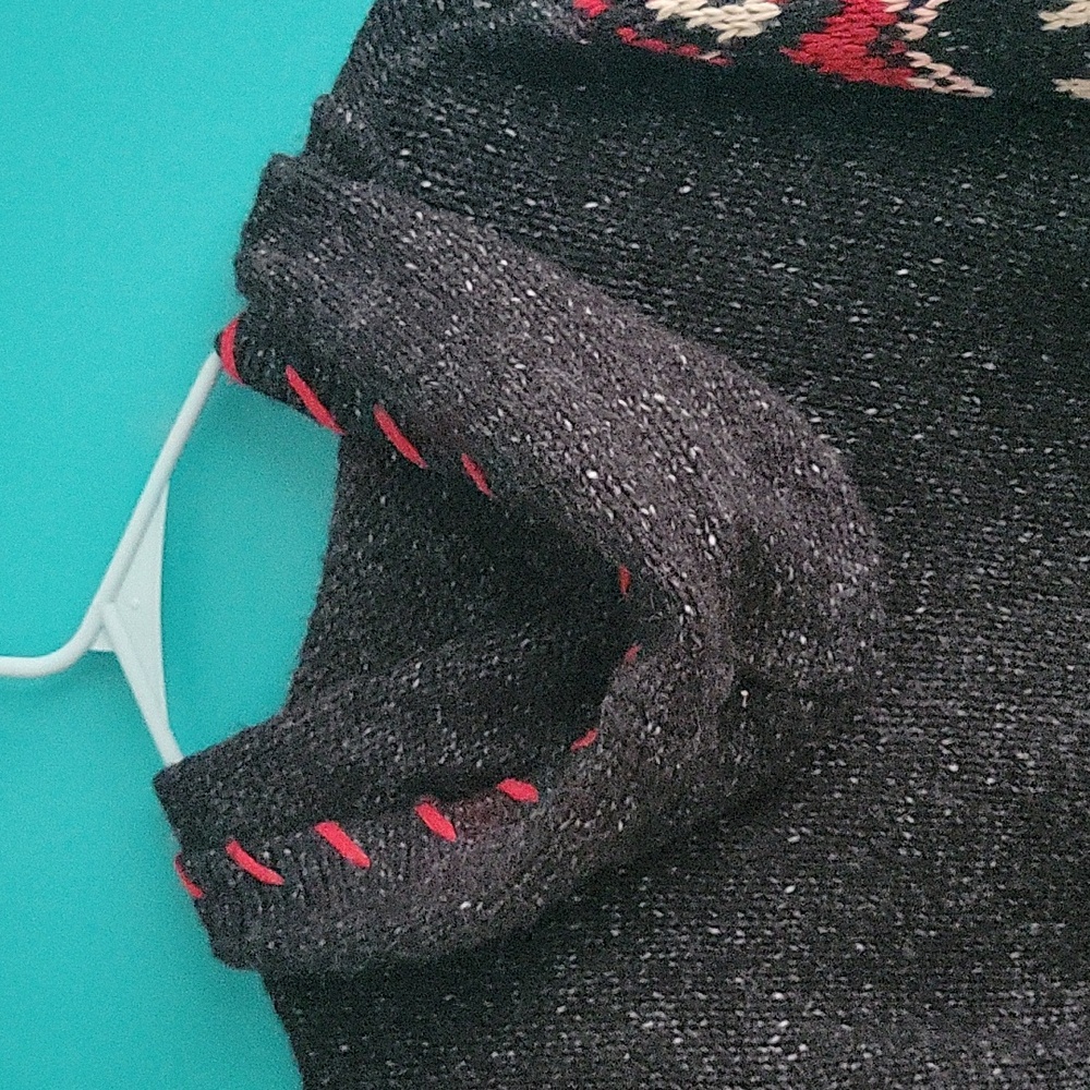 Women's Hooded Sweater - Picture 4 of 7